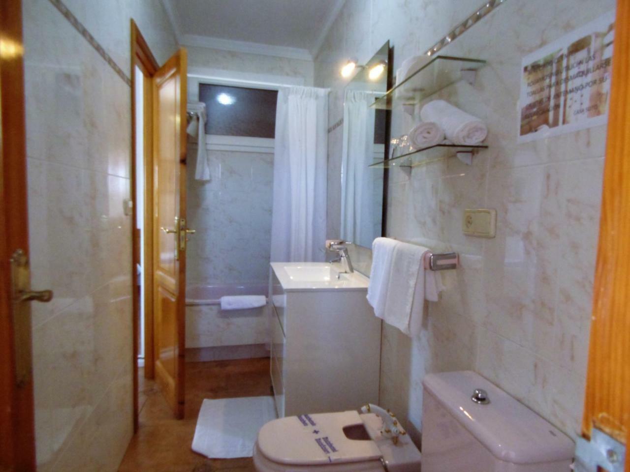 Apartamentos Turisticos Casa Soto Байона Екстериор снимка
