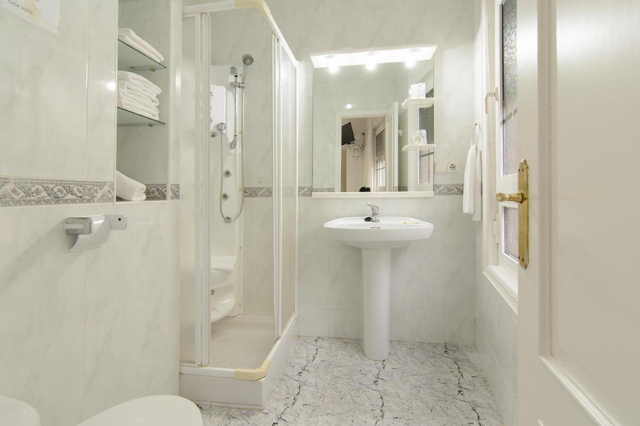 Apartamentos Turisticos Casa Soto Байона Екстериор снимка